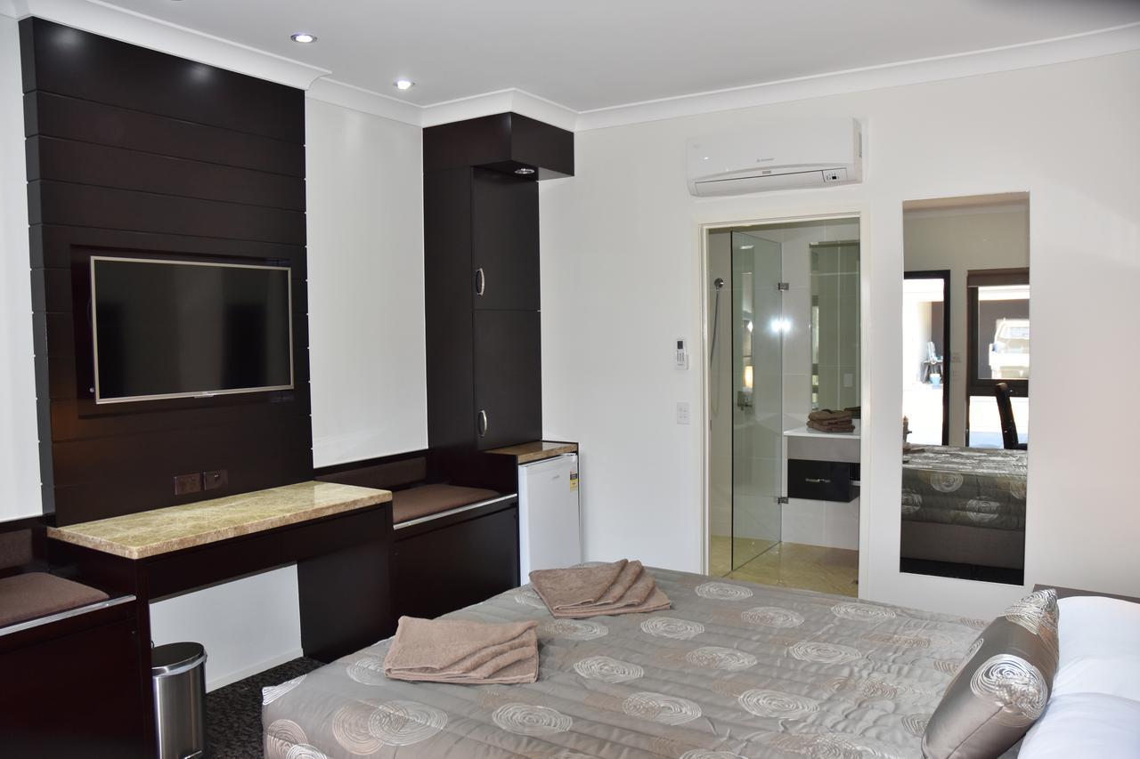 Western Downs Motor Inn Miles Экстерьер фото