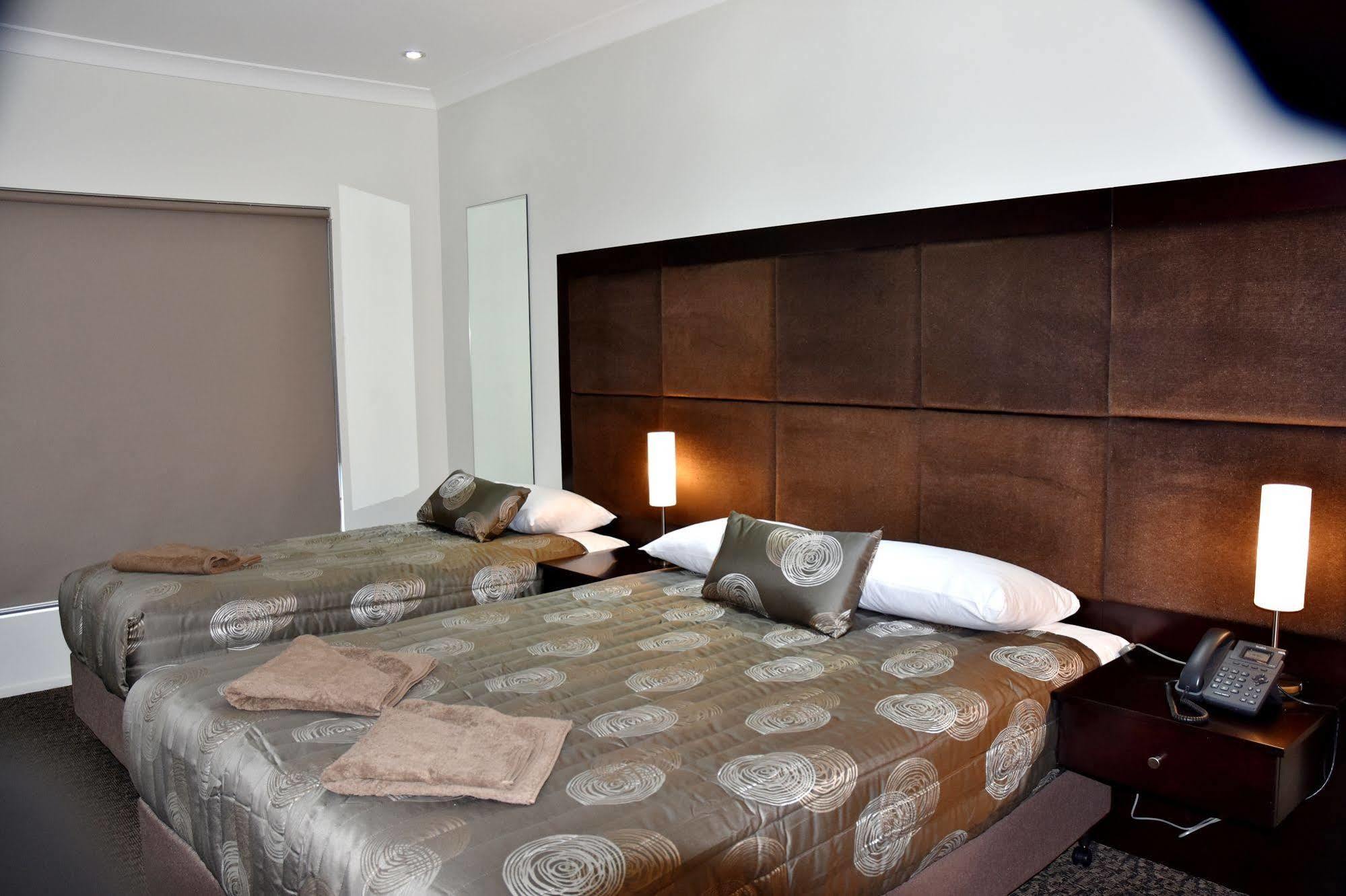 Western Downs Motor Inn Miles Экстерьер фото